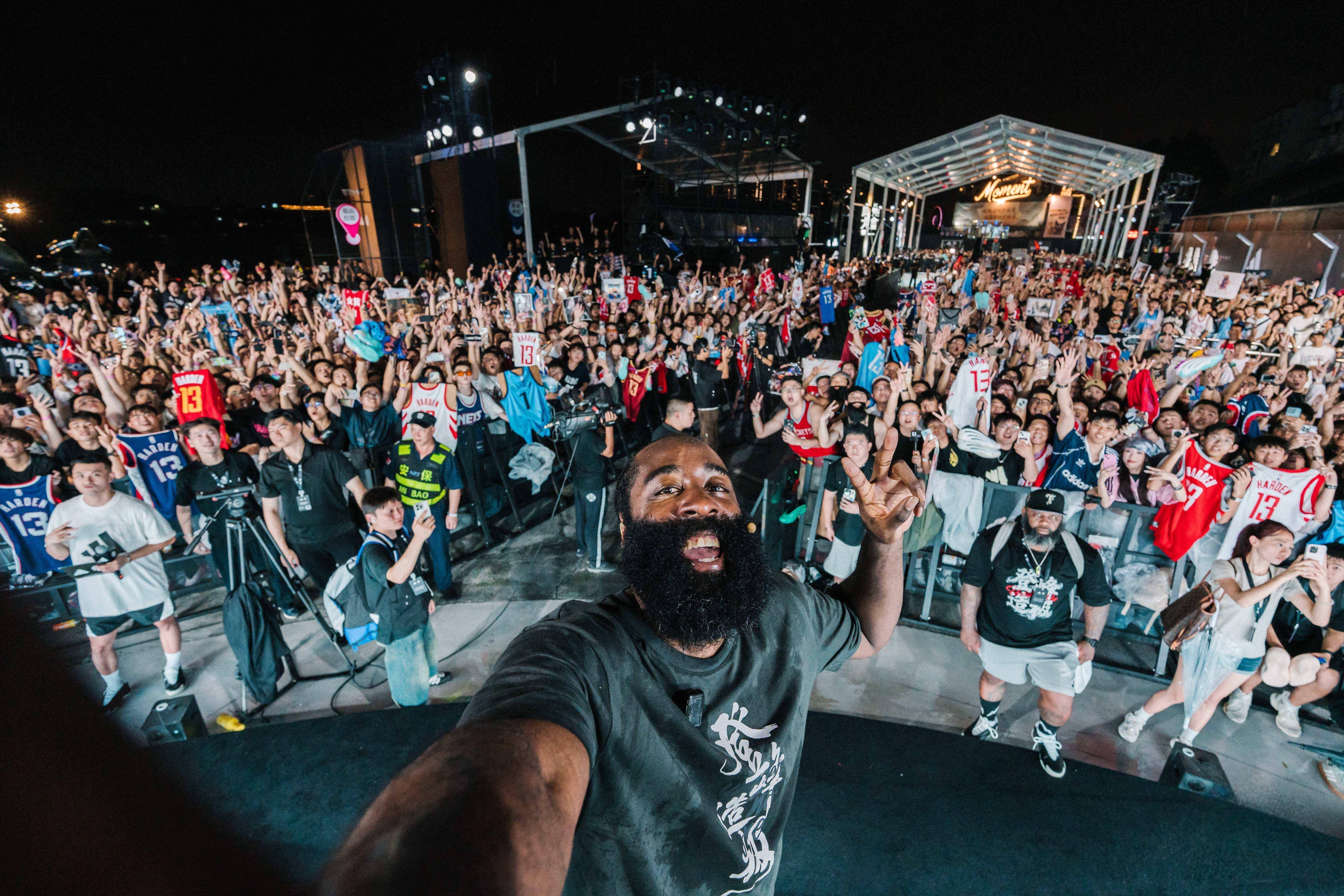 印第安纳步行者迎来里程碑备战NBA常规赛集结日塞维利亚复出首秀，现场解说直呼：哈登在掘金比赛中赛况扑朔迷离